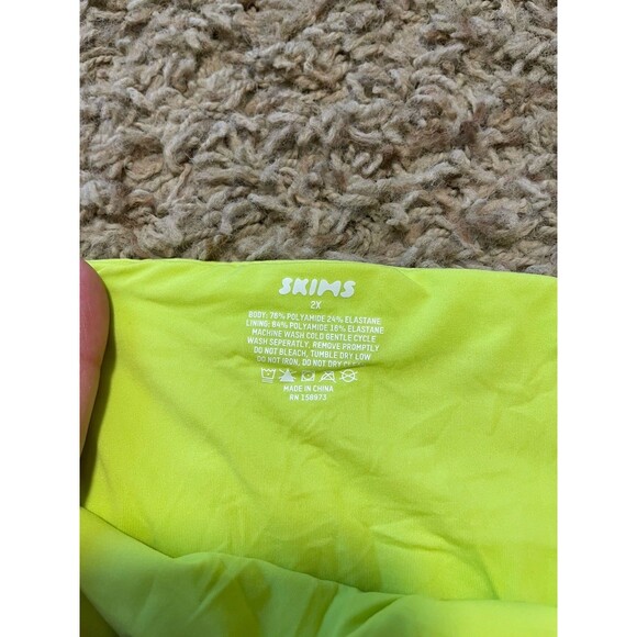 SKIMS Bandeau Top Neon Yellow Size 2X Fits Everybody - Picture 1 of 4